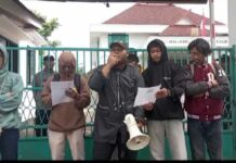 Ketua aliansi mahasiswa dan pemuda cibinong mengusut tuntas kasus pengadaan meubeler di tubuh Dinas PMD.