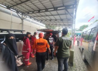 Kasidokkes Bersama Keslap Polres Bogor Lakukan Penanggulangan Bencana Alam Desa Bojong Kulur Kecamatan Gunung Putri Kabupaten Bogor