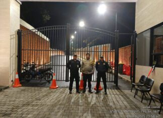 Bhabinkamtibmas Wilayah Hukum Polsek CSR Polres Bogor Monitoring Kontrol Pos Pengamanan Perumahan Pastikan Tidak Ada Gangguan Kamtibmas