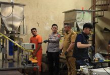 Kapolres Bogor Bersama Bupati Sidak Pabrik Minyak Goreng, Ungkap Praktik Pengemasan Ulang Minyakita