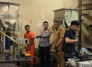 Kapolres Bogor Bersama Bupati Sidak Pabrik Minyak Goreng, Ungkap Praktik Pengemasan Ulang Minyakita