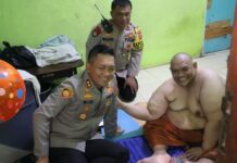 Kapolres Bogor Berikan Santunan Serta Dukungan Kepada Warga Penderita Obesitas Dibulan Suci Ramadhan 1446 H