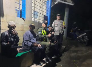 Bhabinkamtibmas Polsek CSR Polres Bogor Giat Cooling Sistem Monitoring Kontrol Petugas Siskamling Beri Himbauan Jaga Kondusifitas Cegah Gangguan Kriminalitas