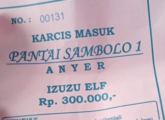Warga Tangerang Utara Keluhkan Biaya Parkir yang Mahal di Pantai Sambolo 1 Anyer-Banten