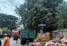 Rutinitas DLH Tangsel Gelar Operasi Bersih Berkala di Pasar Cimanggis