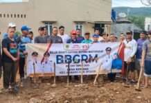 Peringati BBGRM, Pemdes Kemang Bersama Warga Perum Kemang Asri Lakukan Gotong Royong Pengurugan Tamkes