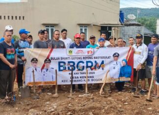 Peringati BBGRM, Pemdes Kemang Bersama Warga Perum Kemang Asri Lakukan Gotong Royong Pengurugan Tamkes