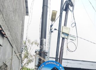 Pemasangan Tiang Internet Diduga Ilegal, Warga Sudimara Selatan Protes: Rusak Estetika dan Langgar Perda