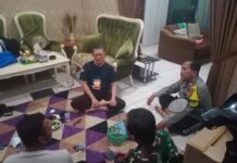 Perkuat Sinergi TNI-Polri, Bhabinkamtibmas dan Babinsa Ciampea Sambangi Warga Bojongrangkas