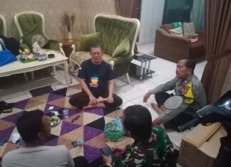 Perkuat Sinergi TNI-Polri, Bhabinkamtibmas dan Babinsa Ciampea Sambangi Warga Bojongrangkas