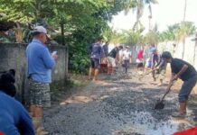 Warga Dusun 02 Desa Cogreg Gotong Royong Perbaiki Jalan Rusak