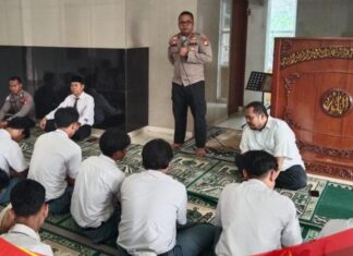 Jelang MPLS, Binmas Polres Tangsel Gelar Penyuluhan Bahaya Narkoba, Tawuran, dan Bullying di SMK Muhammadiyah 2
