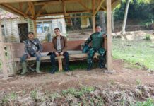 Kuatkan Sinergitas, TNI-Polri Aktif Sambangi Warga Desa Pasir Aya Cigombong