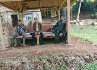 Kuatkan Sinergitas, TNI-Polri Aktif Sambangi Warga Desa Pasir Aya Cigombong