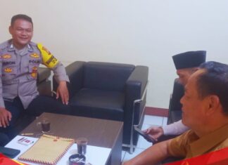 Bhabinkamtibmas Sukajadi Sambangi Kantor Desa, Dorong Sinergi Jaga Kamtibmas