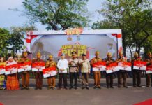 Kapolri Pimpin Upacara Hari Juang Polri 2025 di Surabaya, Resmikan Patung M Jasin