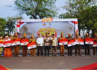 Kapolri Pimpin Upacara Hari Juang Polri 2025 di Surabaya, Resmikan Patung M Jasin
