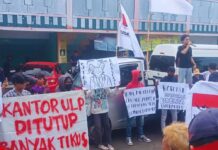 Aksi Bakar Ban Warnai Demo Dugaan Pengaturan Tender Proyek di ULP Kabupaten Bogor
