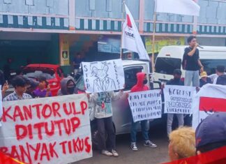 Aksi Bakar Ban Warnai Demo Dugaan Pengaturan Tender Proyek di ULP Kabupaten Bogor
