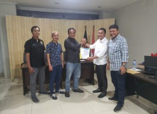 Ketua PWI Provinsi Banten H. Mashudi Serahkan SK Plt Ketua PWI Kabupaten Tangerang kepada Sri Mulyo