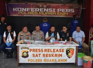 Mantan Kepala Desa Darmo Kasih Digelandang Ke Polres Muara Enim,Diduga Korupsi DD dan ADD