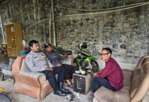 Bhabinkamtibmas Desa Kopo Sambang Warga Sampaikan Himbauan Kamtibmas di Kecamatan Cisarua