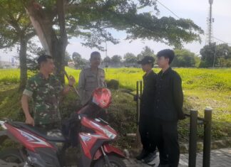 Sinergitas TNI–Polri dan Karang Taruna Jaga Keamanan Lingkungan di Desa Putat Nutug