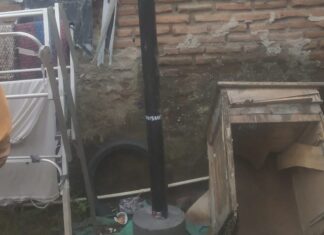 Warga Sarakan Sepatan Keluhkan Kabel Semrawut dan Tiang Wi-Fi Ilegal yang Ganggu Aktivitas