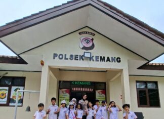 Polisi Sahabat Anak, Polsek Kemang Sambut Ceria Kunjungan Edukatif SD Madania
