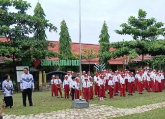 Guru adalah Perantara Cahaya Ilmu Allah,Semoga langkahmu selalu dilindungi dan diberkahi.Selamat Hari Guru
