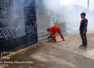 Warga Perumahan Kemang Asri Kompak Gelar Fogging Cegah Penyebaran DBD