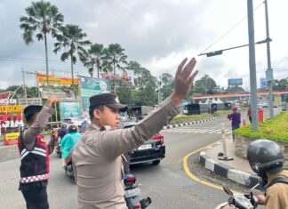 Pospam Terpadu Gadog Polres Bogor Atur Lalu Lintas Jalur Puncak dalam Operasi Lilin Lodaya 2025