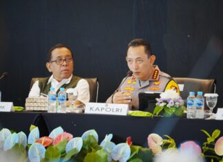 Kapolri Tinjau Pelabuhan Merak, Pastikan Pengamanan dan Pelayanan Nataru 2025 Maksimal