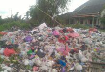 TPS Tak Difungsikan, Sampah Menggunung di Lahan Pribadi Warga Kronjo