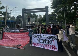 Dinilai Program Tidak Penting, Ratusan Aktivis Resolusi Mahasiswa Bogor Demo Tolak Pokir DPRD Pengadaan Videotron Rp 100 Miliar