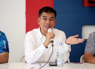 Siapa Yang Lebih Layak : Mantan Tukang Ledeng Atau Penguasa Pasar