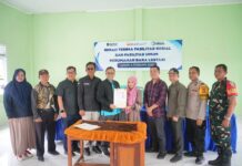 Dukung Permukiman Layak dan Tertata, PTBA Serahkan Fasos dan Fasum