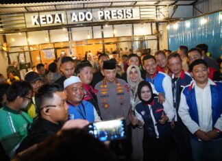 Kapolri Listyo Sigit Didampingi Kapolda Sumsel Dialog Santai dengan Driver Ojol Palembang, Tinjau Bengkel Presisi