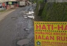 Jalan Abdul Patah Ciampea Selain Rusak Parah Juga Minim Lampu Penerangan