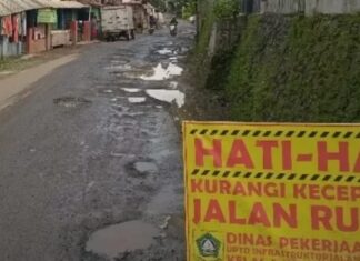 Jalan Abdul Patah Ciampea Selain Rusak Parah Juga Minim Lampu Penerangan