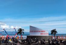 Pantai Karanghawu Penuh, Wisatawan Padati Pesisir Selatan