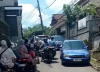 Akses Jalan Ke Gunung Halimun Salak Macet dipadati Wisatawan