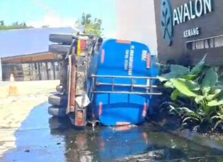 Truk Tangki Terguling di Kemang Bogor, Tumpahan Oli Picu Kemacetan