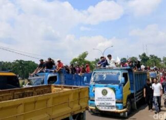 Ribuan Warga Tambang Bogor Barat Geruduk Kantor Bupati Bogor : Jangan Omon – Omon Segera Realisasikan Jalur Tambang