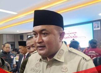 Rudy Susmanto Temui Pendemo, Minta Pemprov Jabar Segera Buka Tambang Berizin