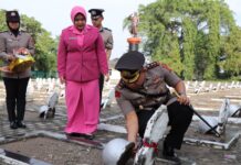 Sambut HUT Bhayangkara ke-80, Kapolres Muara Enim Pimpin Ziarah dan Tabur Bunga di TMP Ksatria Pertiwi