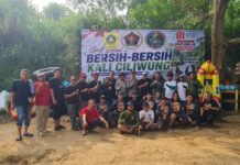 Momentum Semangat Kemerdekaan, PWI Kabupaten Bogor dan Komunitas Bersihkan Kali Ciliwung
