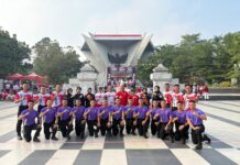 HUT ke-81 RI, Brimob Polda Sumsel Dekatkan Diri dengan Masyarakat dan Peduli Korban Gempa NTT