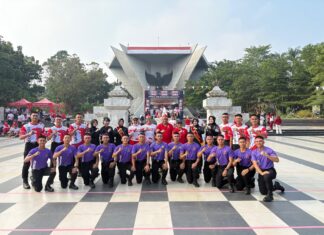 HUT ke-81 RI, Brimob Polda Sumsel Dekatkan Diri dengan Masyarakat dan Peduli Korban Gempa NTT