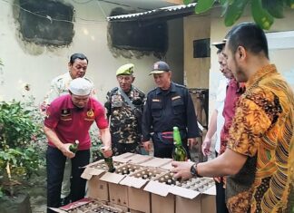 35 Dus Miras Hasil Penyisiran Acara Family’s di Binong Dimusnahkan Polisi